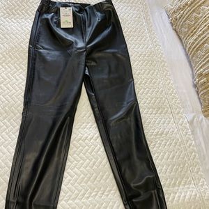Zara Black faux leather leggings. Hi-rise leggings. Elastic waistband.